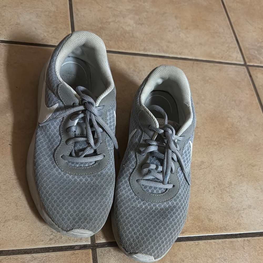 Nike women’s Gray Running Shoes